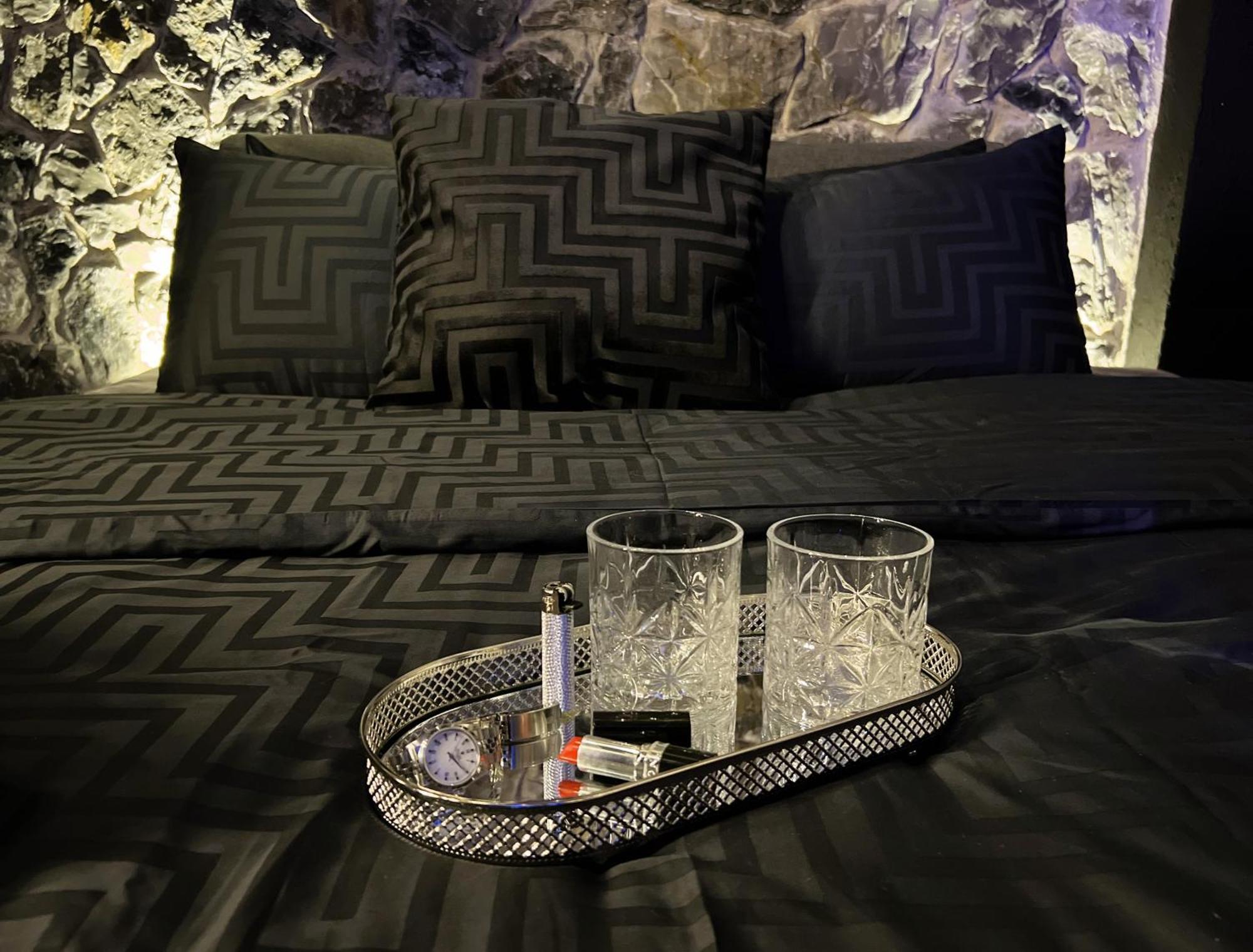 Doormat#13 Black Mirror Солун Екстериор снимка